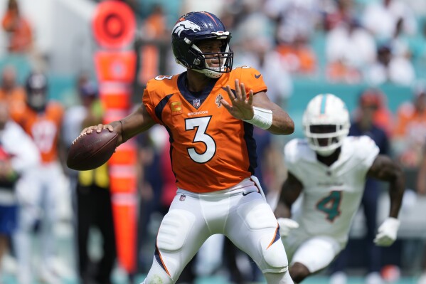 What time do the outlet broncos play today